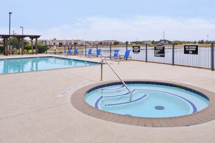 Holiday Inn Express & Suites Wichita Falls by IHG