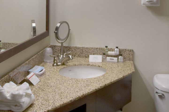 Crowne Plaza Cleveland Airport by IHG