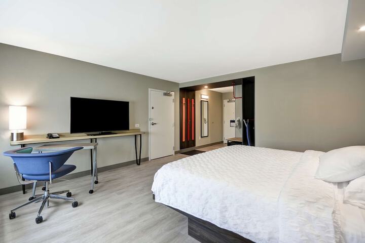 Room 27 of 35