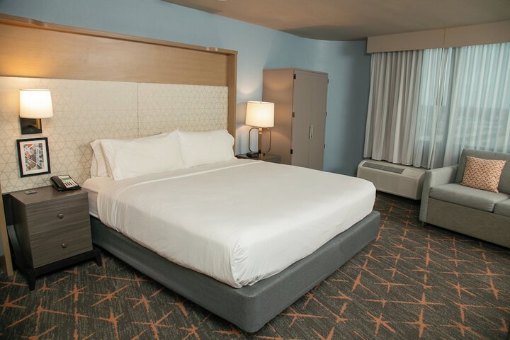 Room 32 of 97