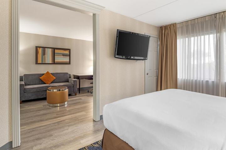 Best Western Plus Miamisburg-Dayton Suites Banquets & Hotel