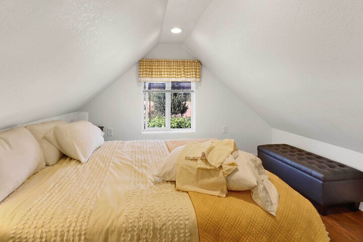 Cozy Ferndale Studio on 20-acre Working Farm!