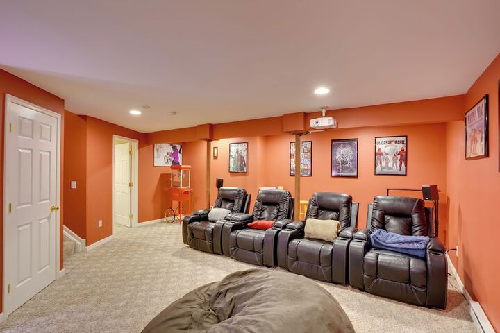 Expansive Upstate Home w / Home Theater!