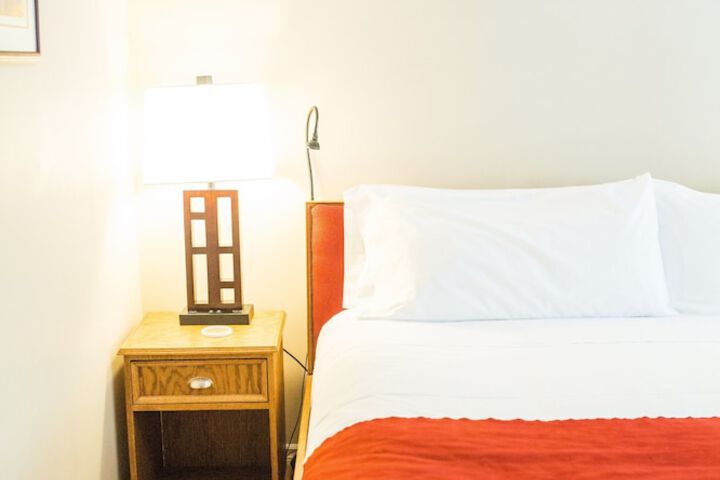 Room 151 of 183