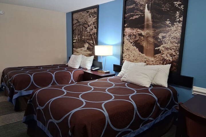 Super 8 by Wyndham Kingston