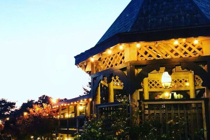 Coachman Inn & Suites