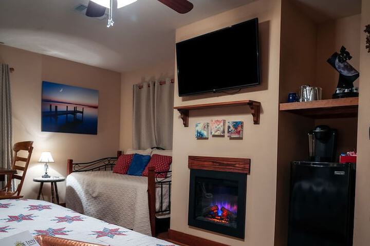 Equinox Inn at Canyon Lake