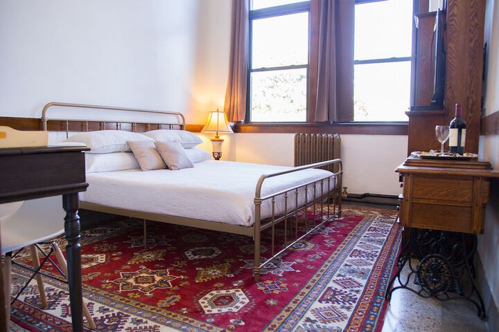 Room 45 of 185