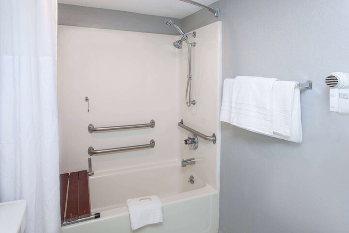 Room 4 of 15