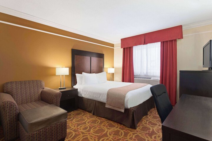 Travelodge by Wyndham Meadow Lake