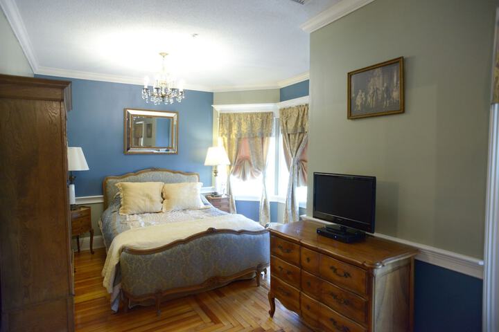 Room 35 of 73
