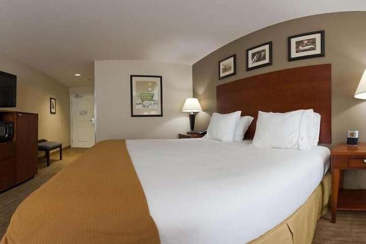 Holiday Inn Express Inn & Suites Searcy by IHG