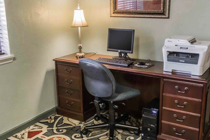 Business Center 22 of 22