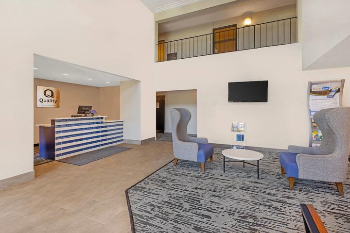 Quality Inn Chesterton near Indiana Dunes National Park I-94
