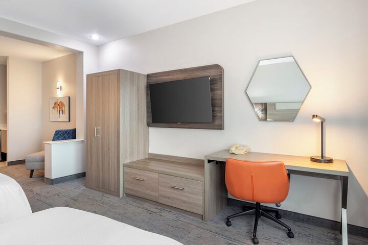 Room 27 of 43