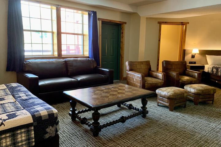 Room 33 of 43