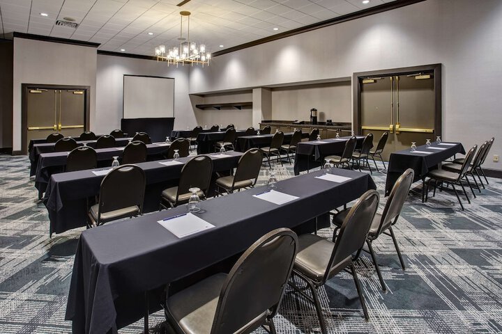 DoubleTree by Hilton Lansing