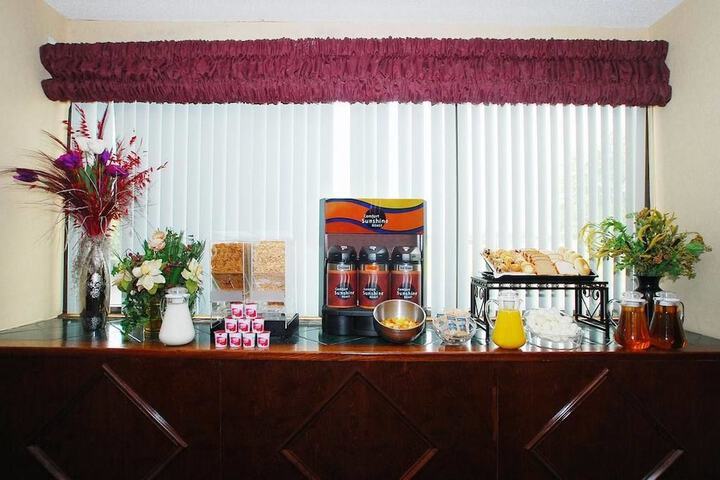 Breakfast/Coffee Service 42 of 48