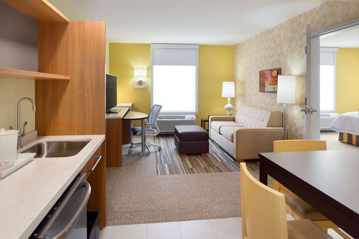 Room 32 of 66
