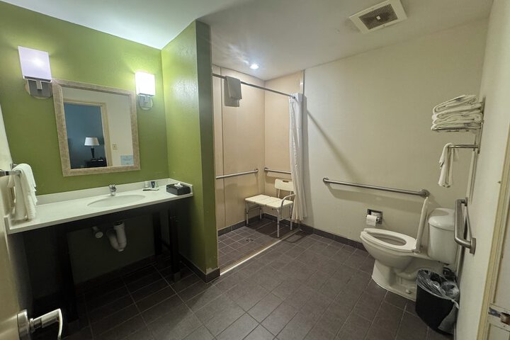 Room 26 of 35