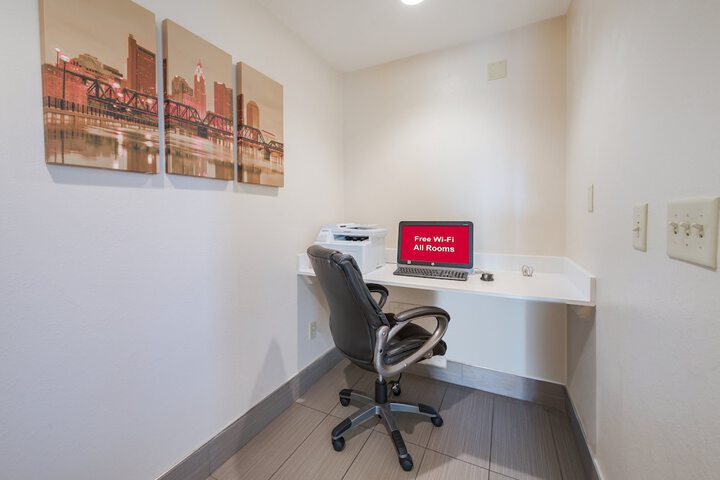 Business Center 36 of 36