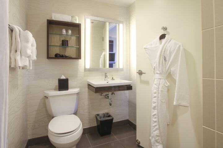 Room 105 of 147