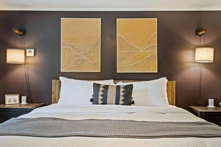 The Aurora Inn & Cottages