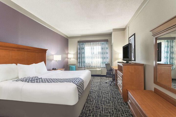 La Quinta Inn & Suites by Wyndham Jackson Airport / Pearl