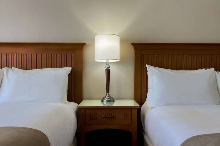 Room 27 of 77