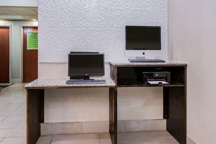 Business Center 32 of 32