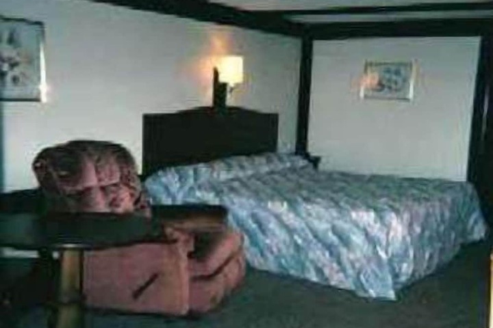 Room 4 of 7