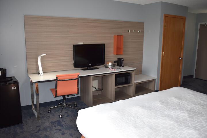 Room 47 of 100