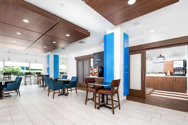 Holiday Inn Express Hotel & Suites Conroe I-45 North by IHG