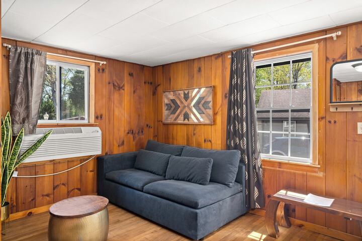 CedarWood Inn