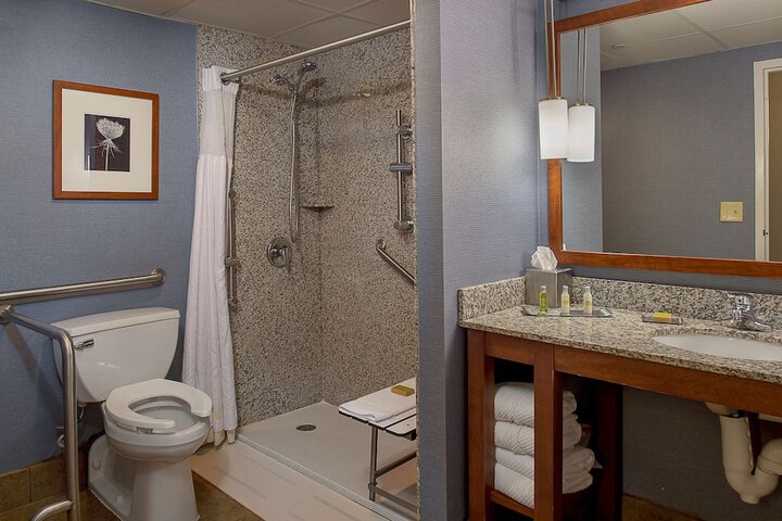 DoubleTree by Hilton St. Louis - Westport