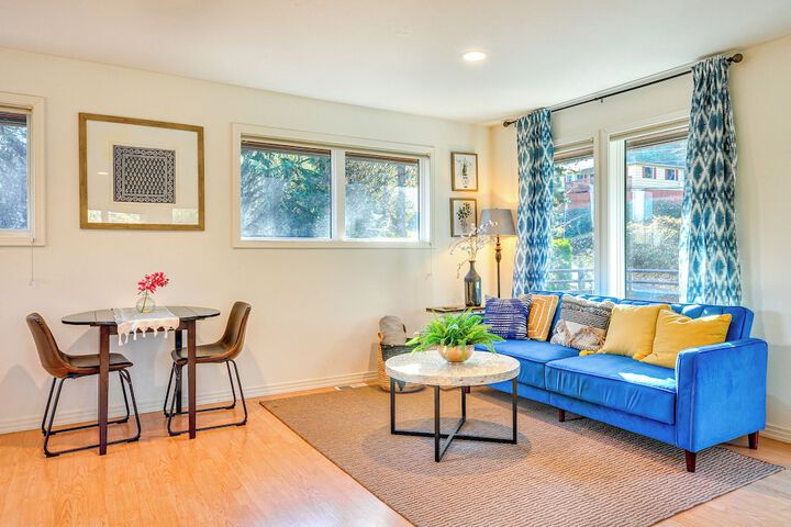 Walk to Willamette River: Studio in West Linn