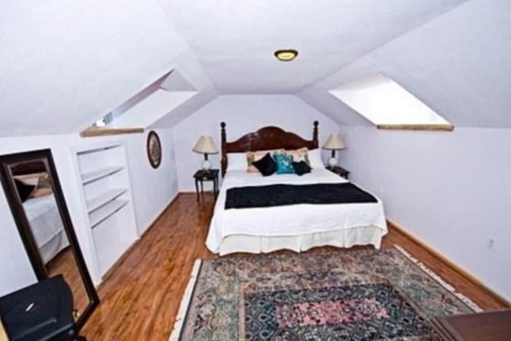 Room 34 of 40