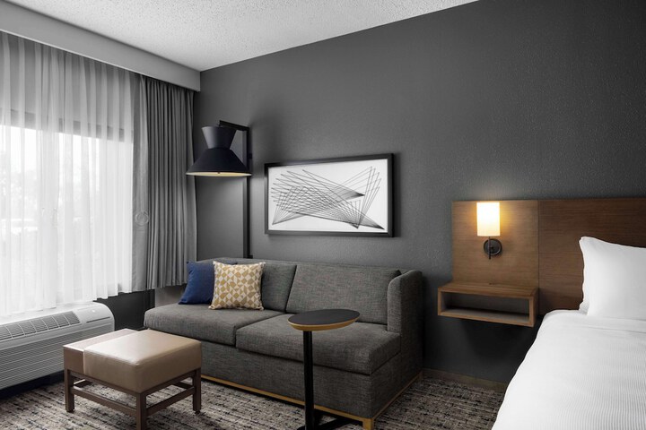 Room 21 of 33