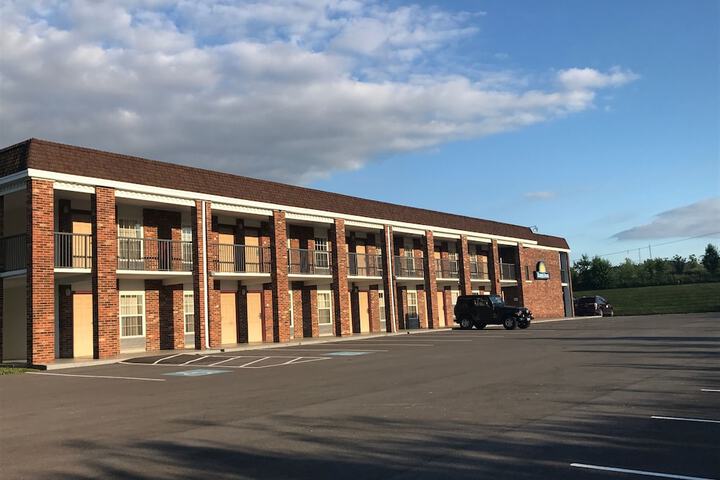 Days Inn by Wyndham Cave City