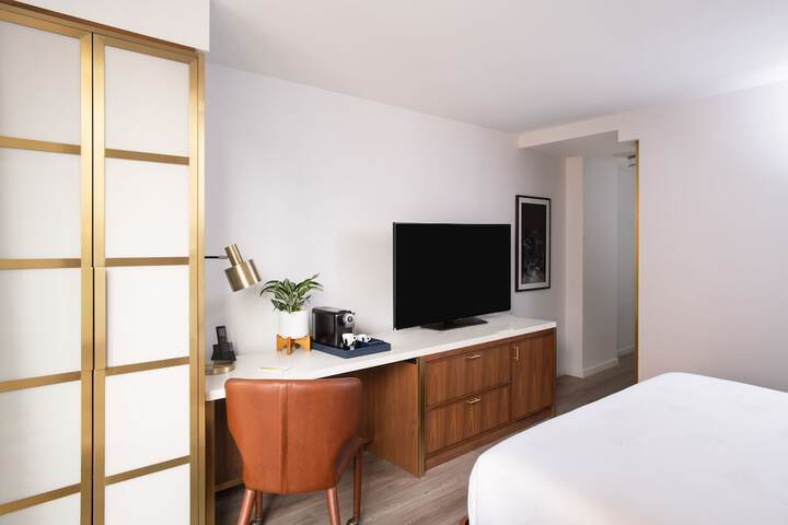 Room 11 of 43