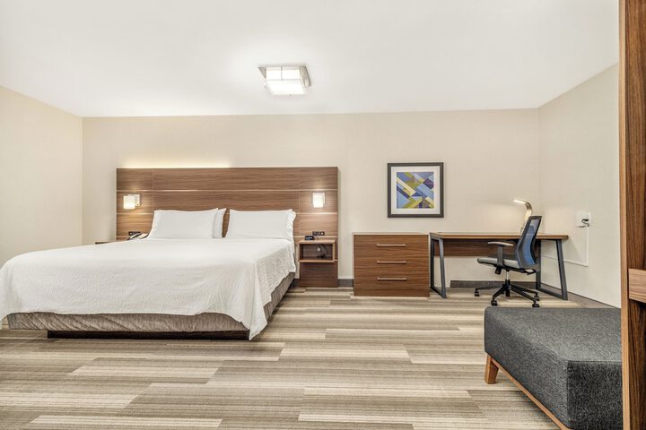 Room 221 of 348