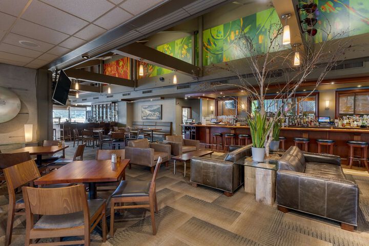 Lounge 126 of 131