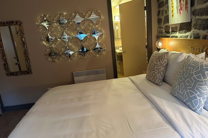Room 64 of 102