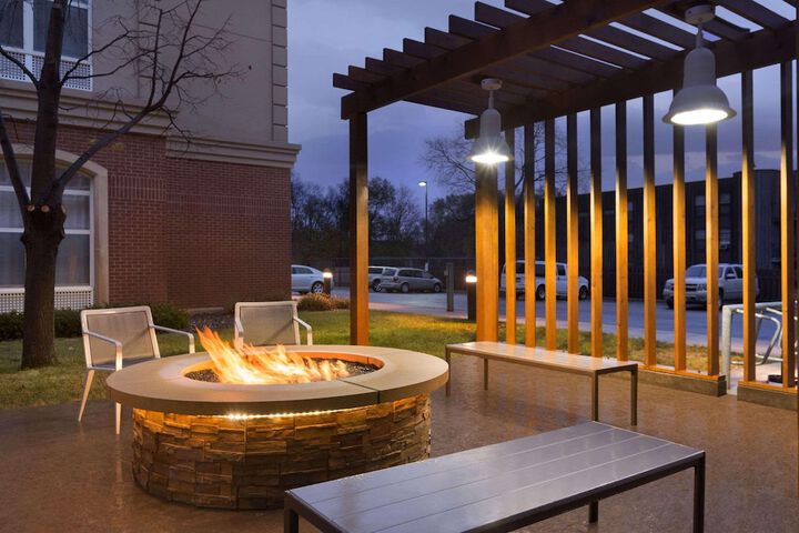 Country Inn & Suites by Radisson Bloomington at Mall of America, MN
