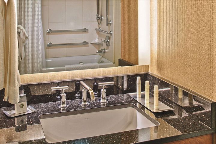 DoubleTree by Hilton Seattle Airport