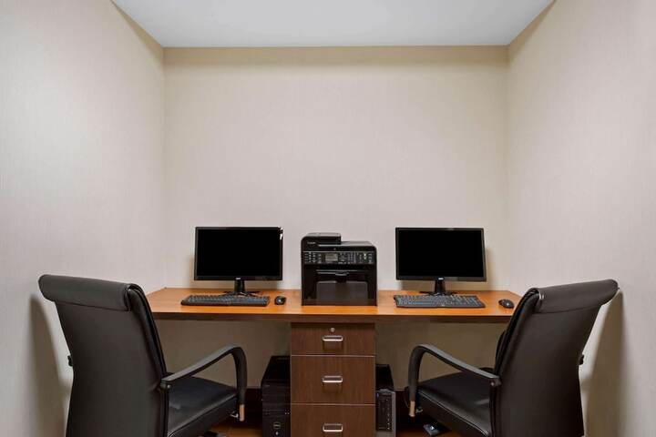 Business Center 28 of 28