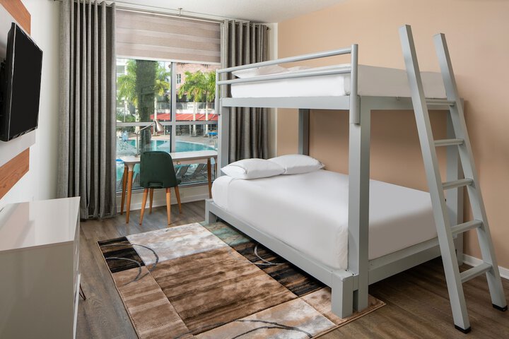 Room 93 of 184