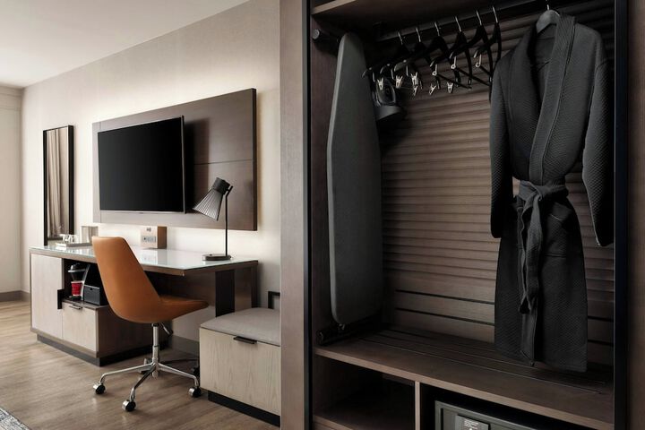 Room 11 of 37