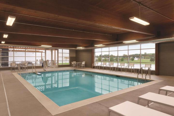 Country Inn & Suites by Radisson Ft. Atkinson, WI