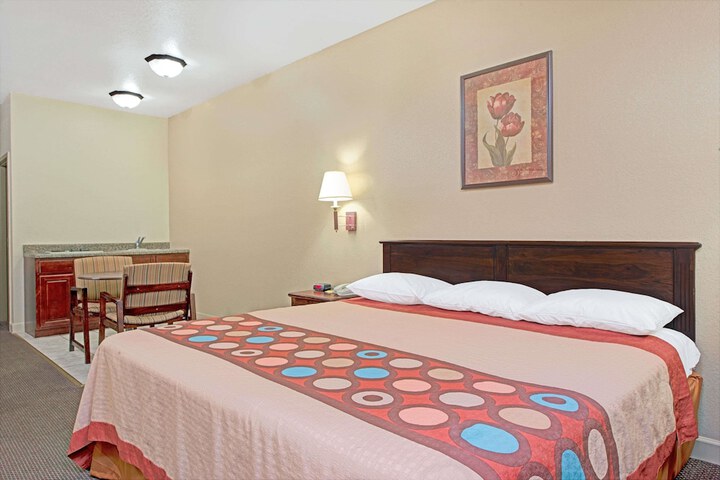 Room 6 of 13